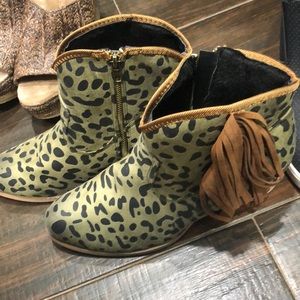 Leopard boots fringe